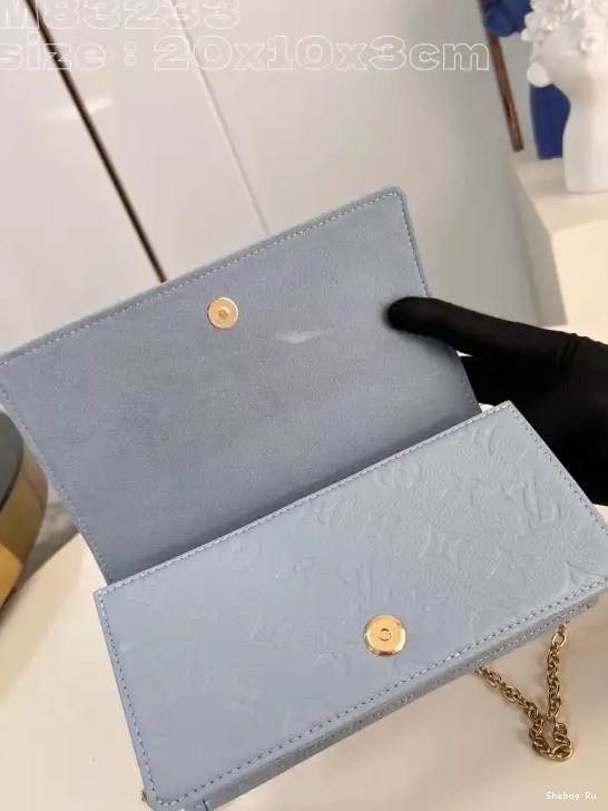 Lily LOUIS Chain VUITTON Wallet On 0626